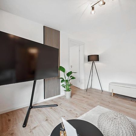 Malu Rooms - Ruhige Lage, Erdgeschoss, Smarttv, Netflix, 24H Checkin, Ludwigsburg Bagian luar foto