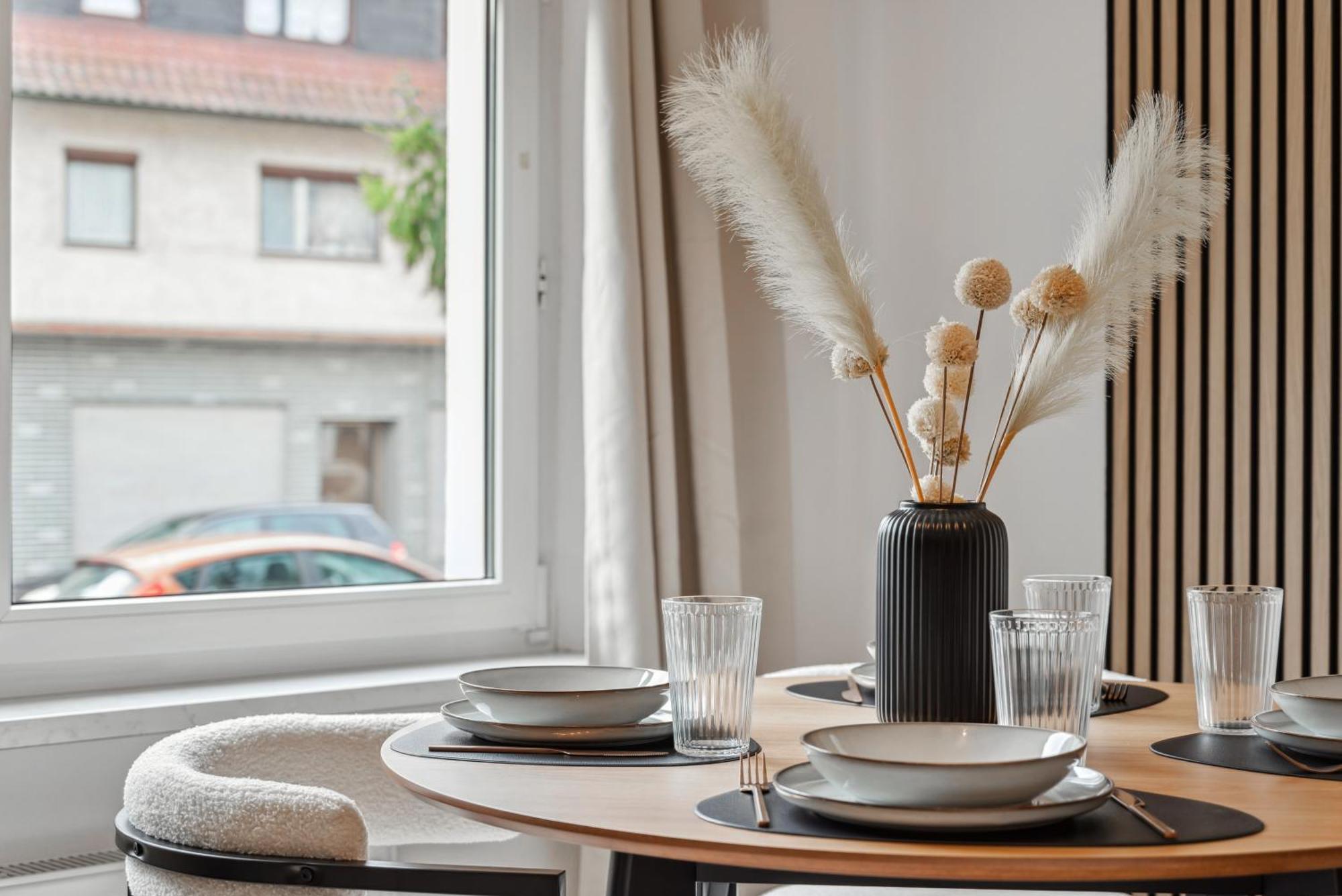 Malu Rooms - Ruhige Lage, Erdgeschoss, Smarttv, Netflix, 24H Checkin, Ludwigsburg Bagian luar foto