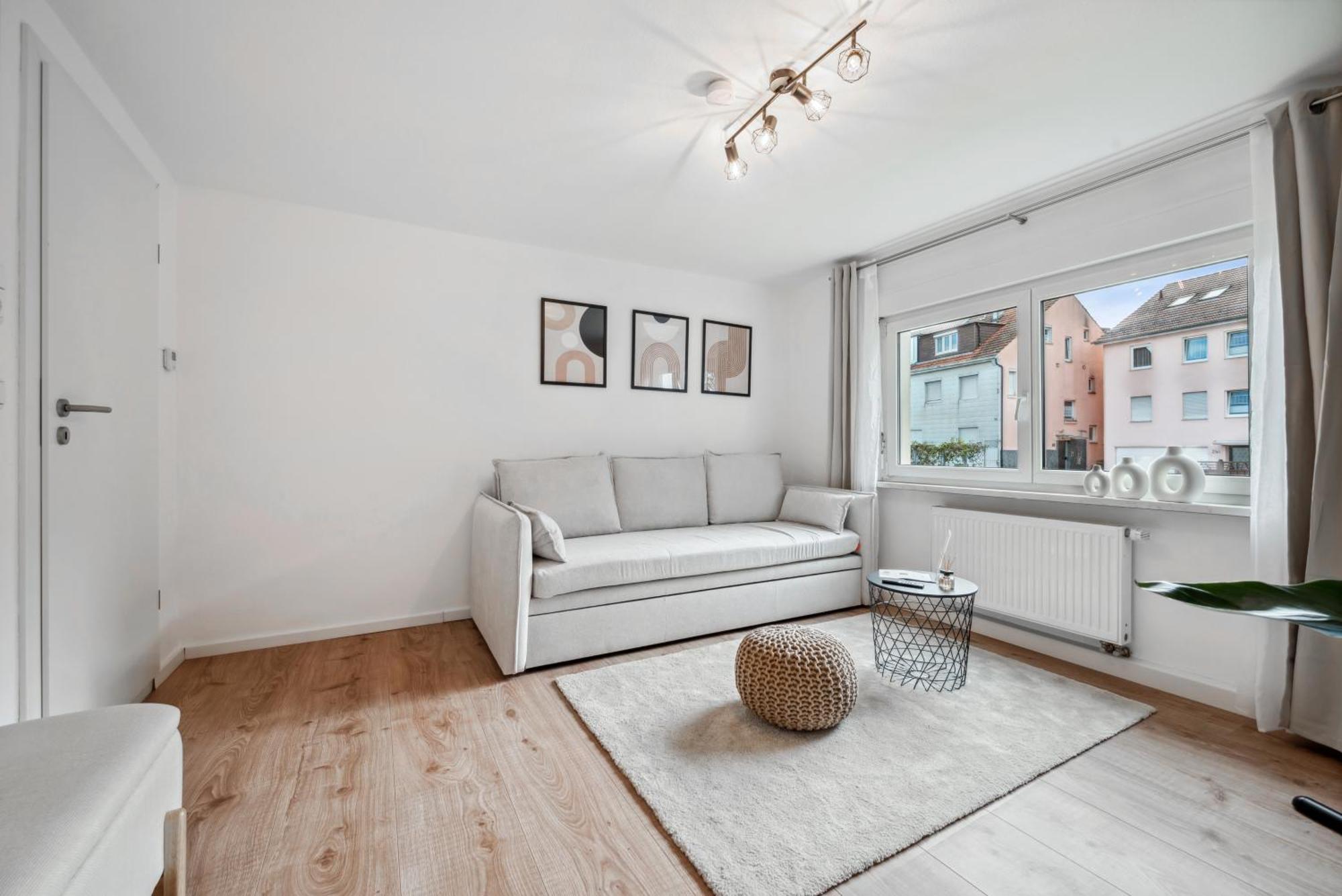 Malu Rooms - Ruhige Lage, Erdgeschoss, Smarttv, Netflix, 24H Checkin, Ludwigsburg Bagian luar foto