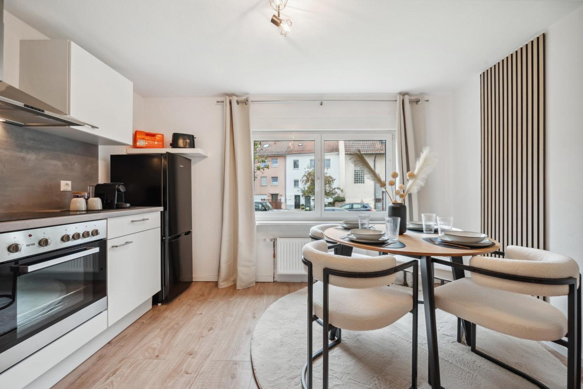 Malu Rooms - Ruhige Lage, Erdgeschoss, Smarttv, Netflix, 24H Checkin, Ludwigsburg Bagian luar foto