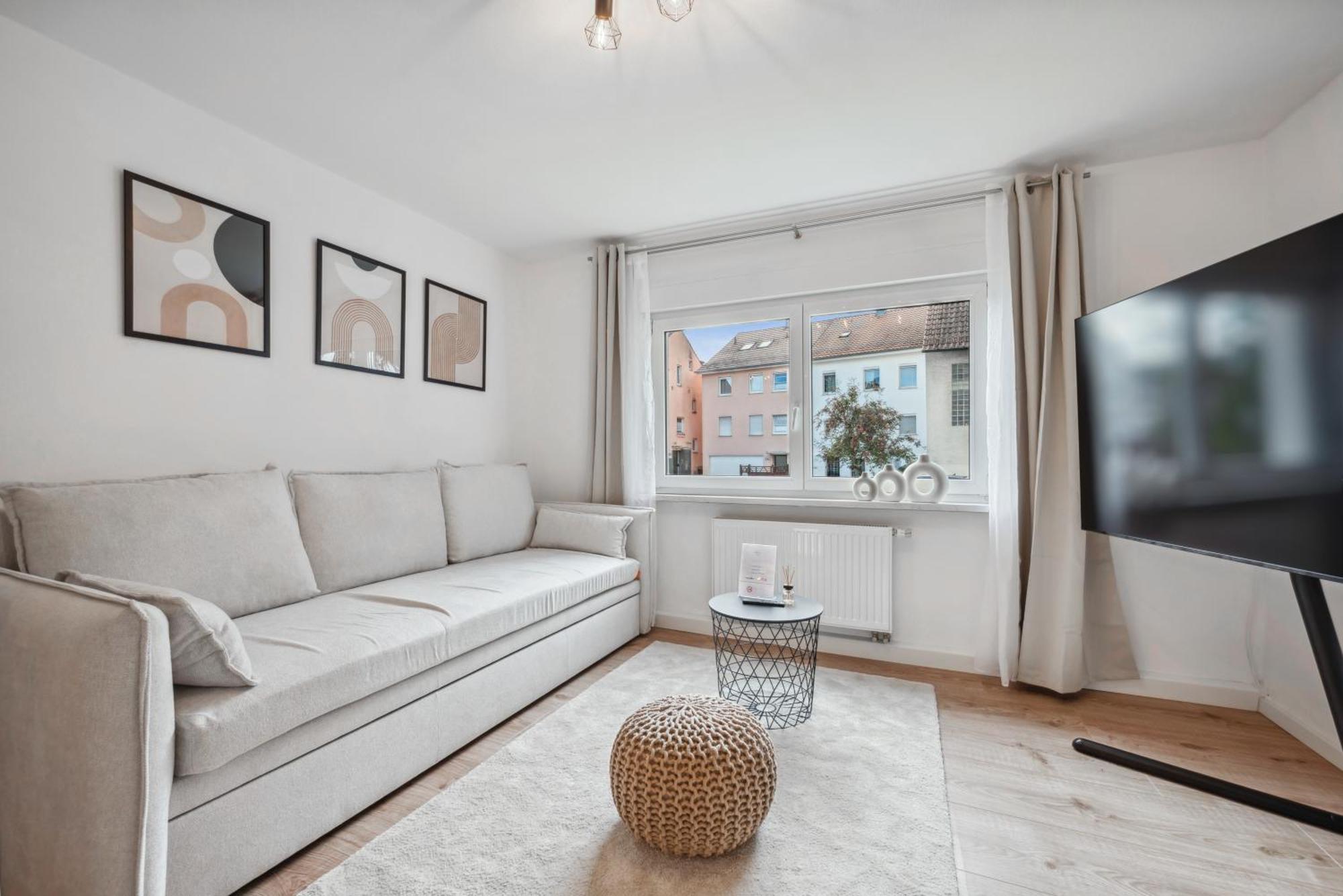 Malu Rooms - Ruhige Lage, Erdgeschoss, Smarttv, Netflix, 24H Checkin, Ludwigsburg Bagian luar foto