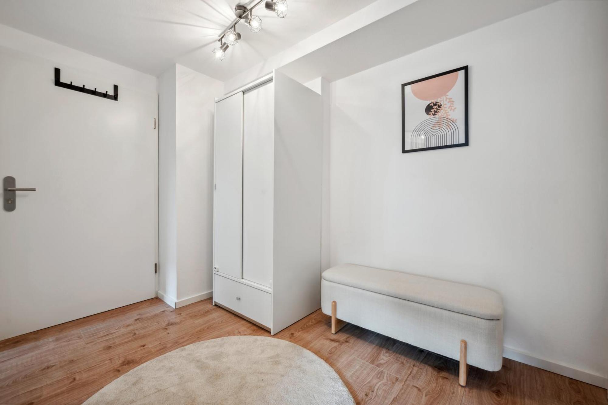 Malu Rooms - Ruhige Lage, Erdgeschoss, Smarttv, Netflix, 24H Checkin, Ludwigsburg Bagian luar foto