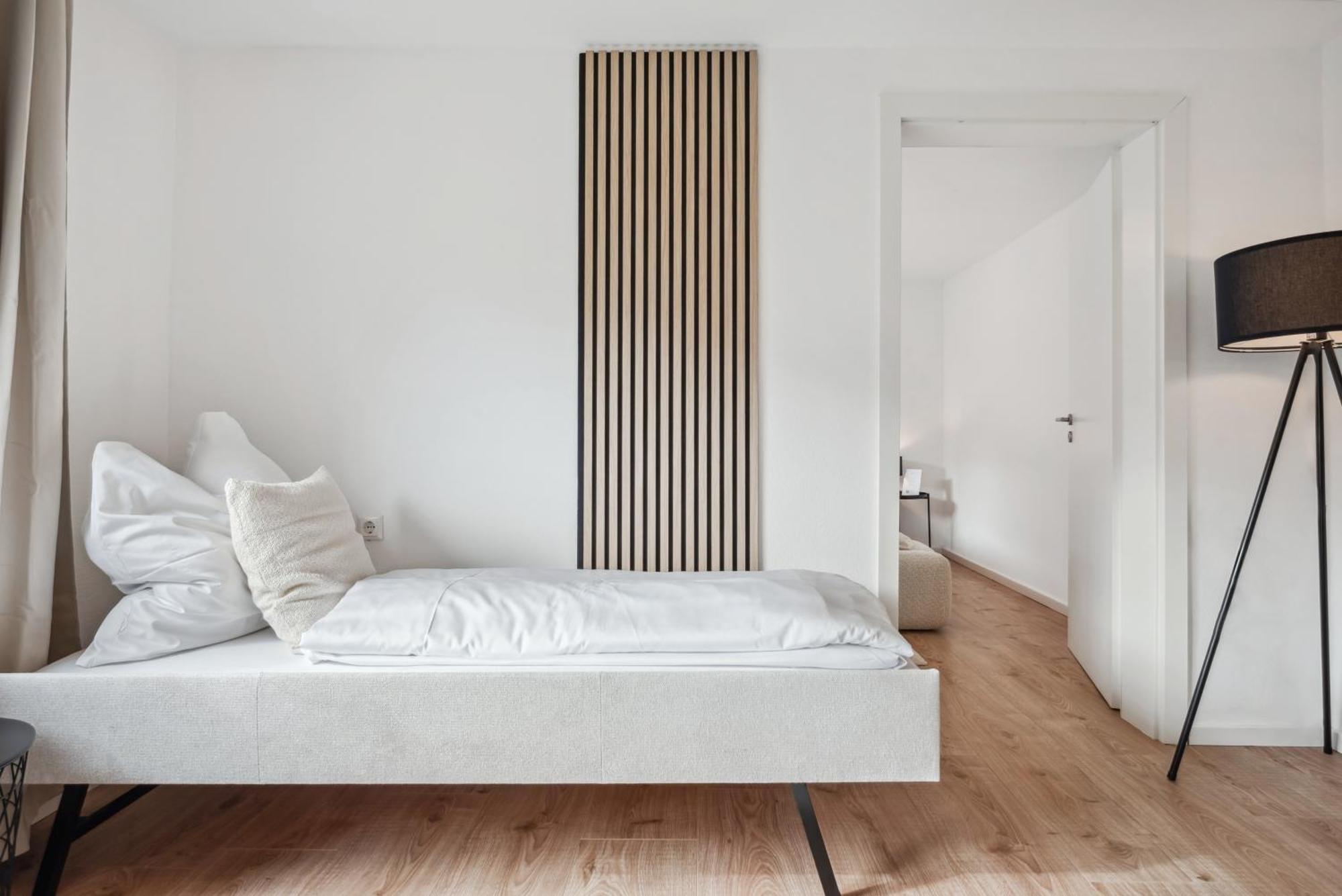 Malu Rooms - Ruhige Lage, Erdgeschoss, Smarttv, Netflix, 24H Checkin, Ludwigsburg Bagian luar foto