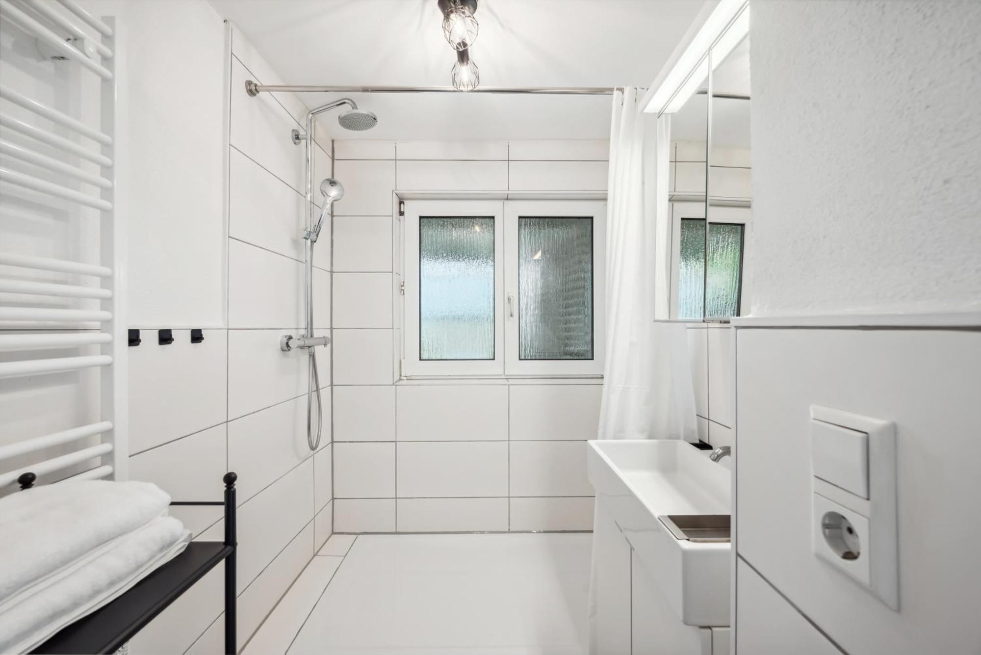 Malu Rooms - Ruhige Lage, Erdgeschoss, Smarttv, Netflix, 24H Checkin, Ludwigsburg Bagian luar foto