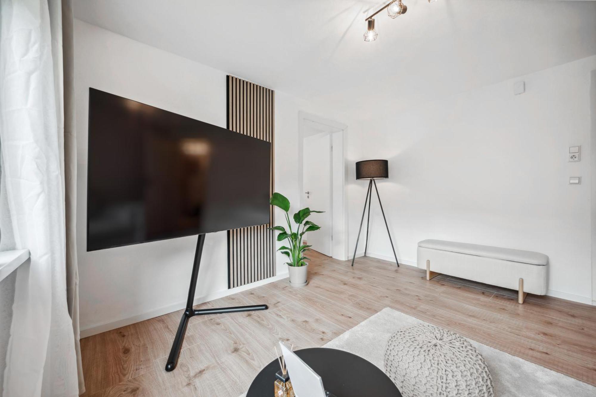 Malu Rooms - Ruhige Lage, Erdgeschoss, Smarttv, Netflix, 24H Checkin, Ludwigsburg Bagian luar foto