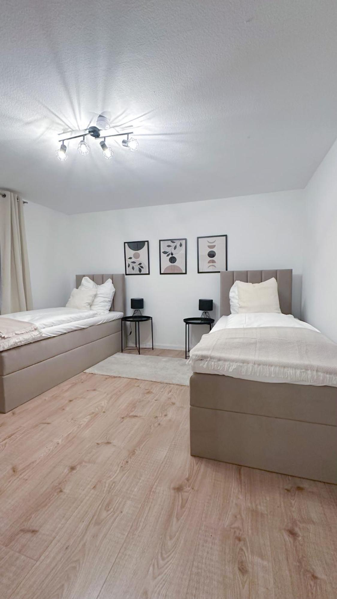 Malu Rooms - Ruhige Lage, Erdgeschoss, Smarttv, Netflix, 24H Checkin, Ludwigsburg Bagian luar foto