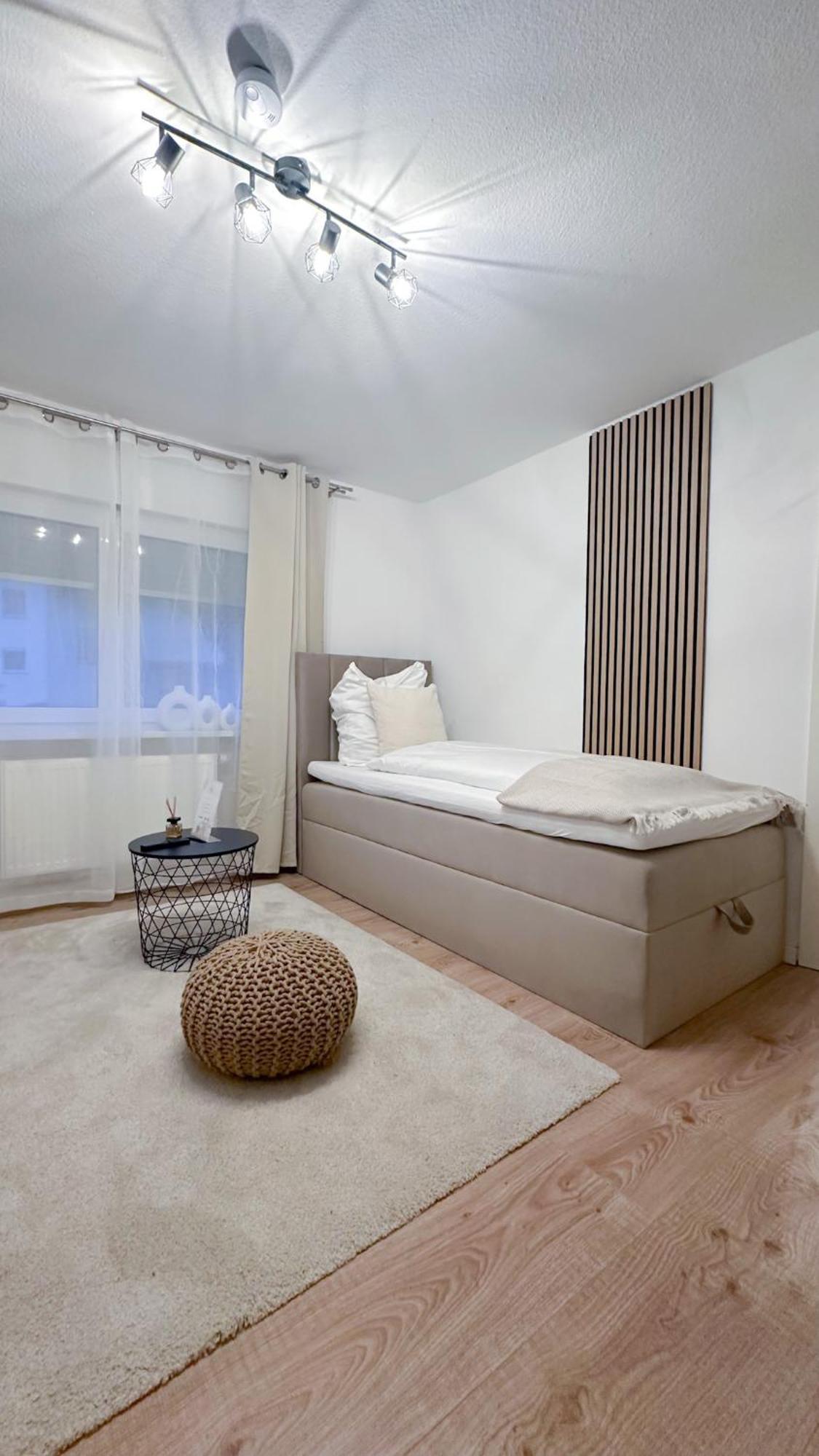Malu Rooms - Ruhige Lage, Erdgeschoss, Smarttv, Netflix, 24H Checkin, Ludwigsburg Bagian luar foto